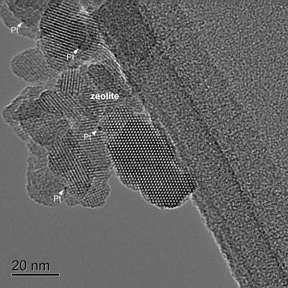 High resolution image of a zeolite sample containing small metal Pt particles